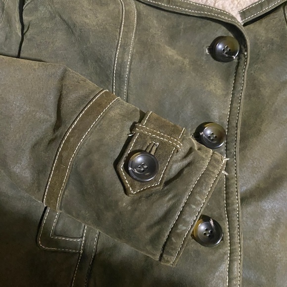 Gorgeous Sherpa Style Leather Jacket - Picture 9 of 11
